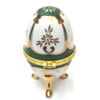 Porseleinen ei, groen met wit en goud kleur